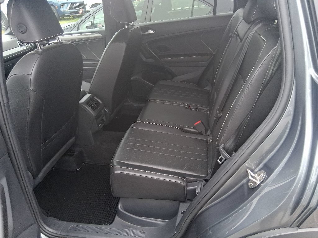 Used 2024 Volkswagen Tiguan SE R-Line AWD/4WD image 18