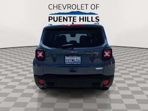 Used 2018 Jeep Renegade Latitude w/ UConnect 8.4 Nav Group FWD image 7