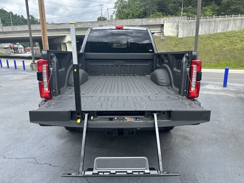 New 2026 Ford F250 XLT w/ XLT Premium Package AWD/4WD image 6