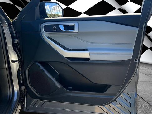 Used 2022 Ford Explorer XLT w/ Equipment Group 202A image 19