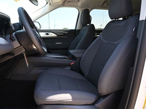 New 2025 Ford Explorer Active image 19