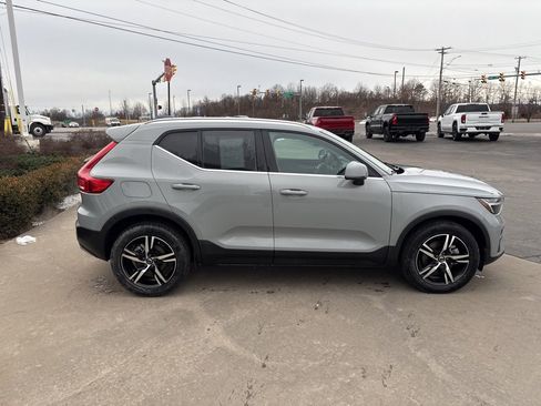 Certified 2025 Volvo XC40 B5 Core image 4