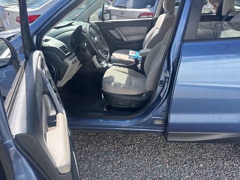 Used 2017 Subaru Forester 2.5i Premium w/ All-Weather Package image 11