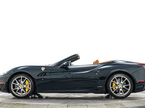 Used 2010 Ferrari California RWD image 6
