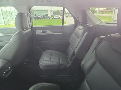 Used 2025 Ford Explorer Active w/ Active Comfort Package AWD/4WD image 9