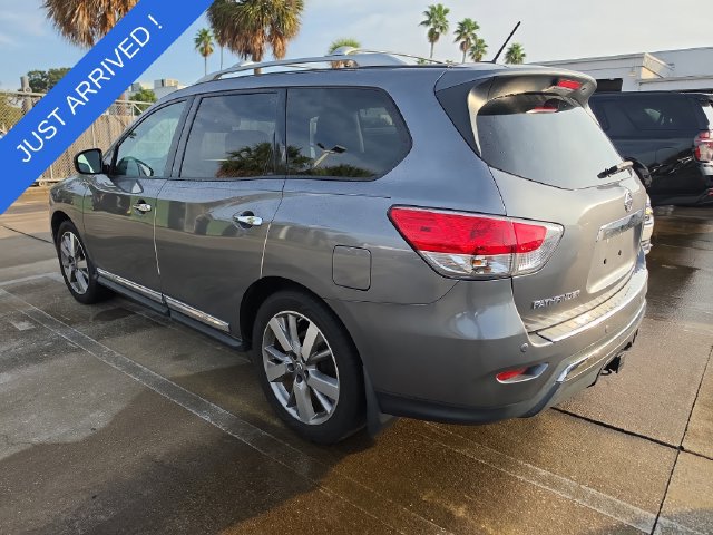 Used 2015 Nissan Pathfinder Platinum w/ Family Entertainment Package FWD image 3