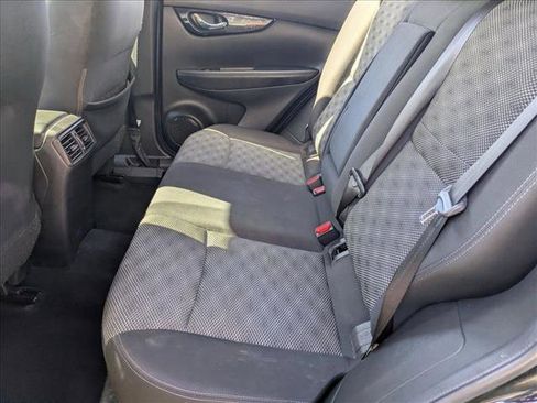 Used 2018 Nissan Rogue Sport SV image 17