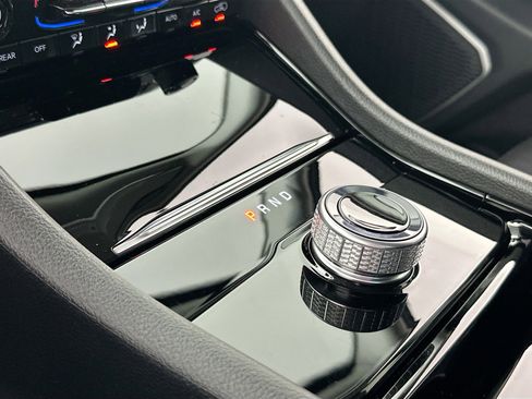 Used 2023 Jeep Grand Cherokee L Limited w/ Luxury Tech Group II image 17