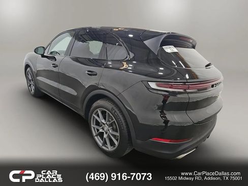 Used 2024 Porsche Cayenne AWD/4WD image 3