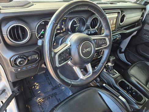 Used 2022 Jeep Wrangler Unlimited Sahara w/ Cold Weather Group AWD/4WD image 10