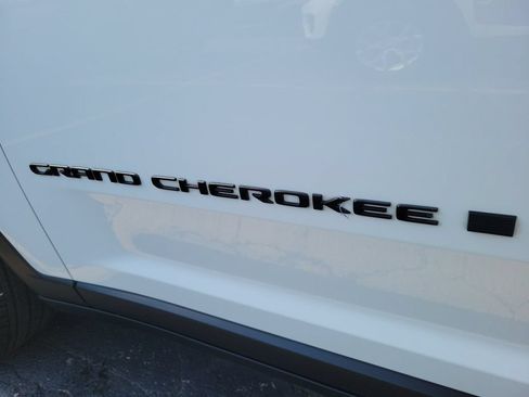 Certified 2025 Jeep Grand Cherokee Altitude RWD image 5