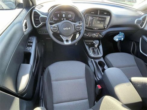 Used 2023 Kia Soul LX w/ LX Technology Package image 12