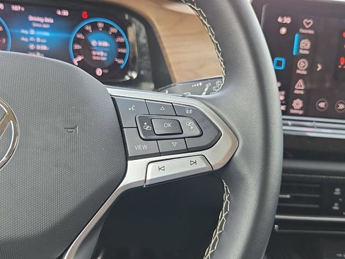 Used 2025 Volkswagen Atlas SE FWD image 21