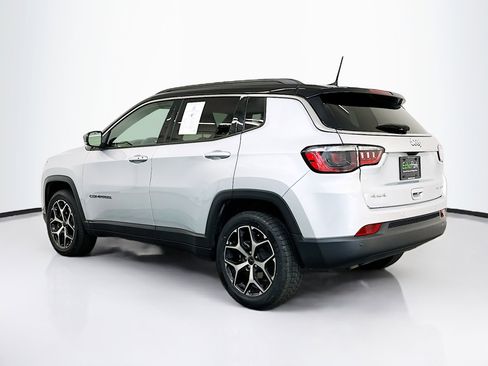Used 2025 Jeep Compass Limited image 5