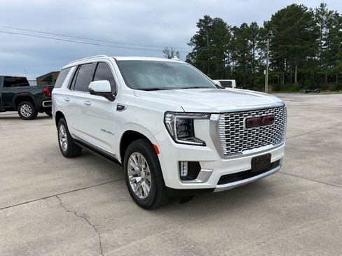 Used 2021 GMC Yukon Denali w/ Denali Premium Package AWD/4WD image 4