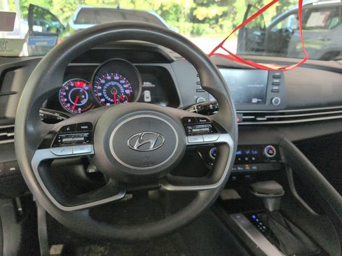 Used 2022 Hyundai Elantra SEL FWD image 10