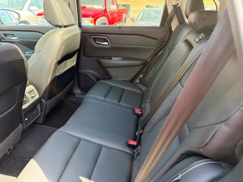 Used 2021 Nissan Rogue SL w/ Premium Package AWD/4WD image 16