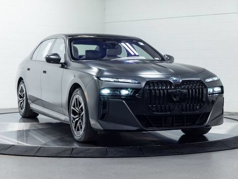 Used 2023 BMW i7 xDrive60 AWD/4WD image 4