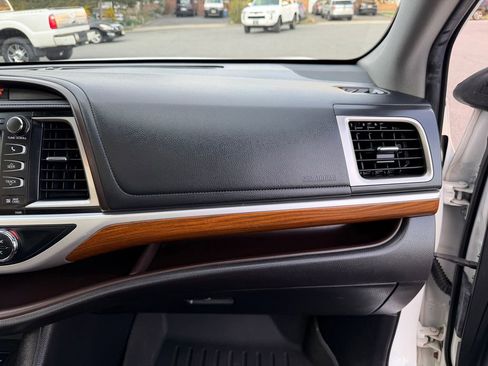 Used 2019 Toyota Highlander Limited Platinum AWD/4WD image 37