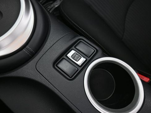 Used 2016 Nissan 370Z Roadster image 45