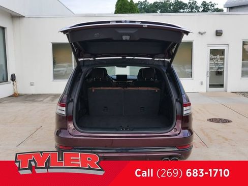 Used 2021 Lincoln Aviator Grand Touring w/ Equipment Group 302A AWD/4WD image 15
