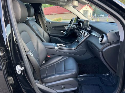 Used 2016 Mercedes-Benz GLC 300 4MATIC w/ Multimedia Package image 19