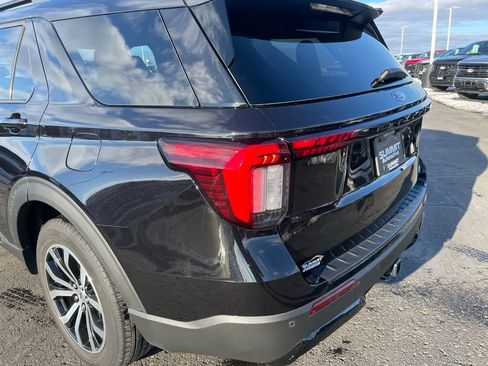 Used 2025 Ford Explorer ST-Line AWD/4WD image 33