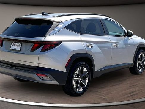 Used 2025 Hyundai Tucson SEL FWD image 2