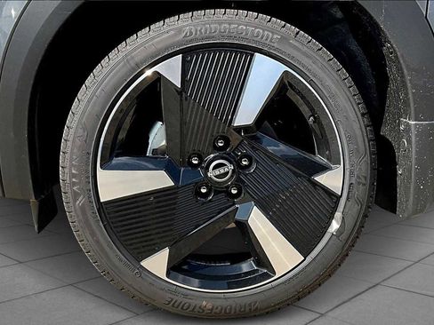 New 2025 Nissan Kicks SR image 9