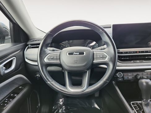 Used 2022 Jeep Compass Latitude w/ Sun and Sound Group AWD/4WD image 12