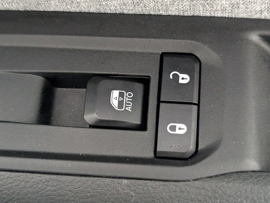 Used 2023 Jeep Compass Latitude AWD/4WD image 33