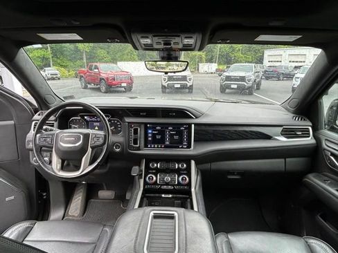 Used 2021 GMC Yukon Denali w/ Denali Premium Package AWD/4WD image 13