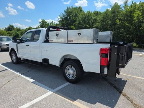 Used 2025 Ford F250 XL w/ 360-Degree Camera Package RWD image 3