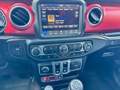 Used 2018 Jeep Wrangler Rubicon AWD/4WD image 34