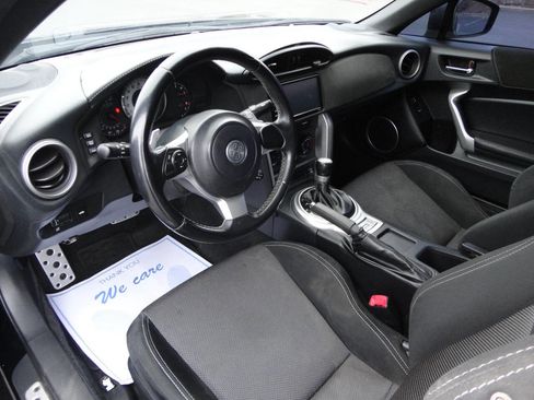 Used 2018 Toyota 86 image 18