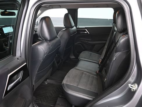 Used 2023 Mitsubishi Outlander SE FWD image 10