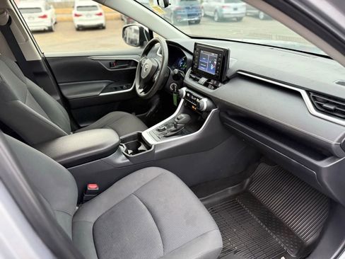Used 2019 Toyota RAV4 LE image 19