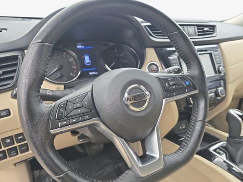 Used 2019 Nissan Rogue SV w/ Premium Package AWD/4WD image 13