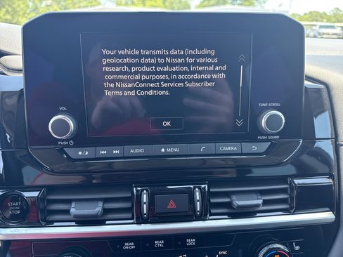 Used 2025 Nissan Pathfinder SV FWD image 18