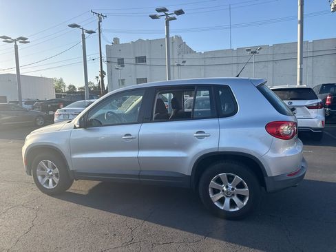 Used 2010 Volkswagen Tiguan S image 6