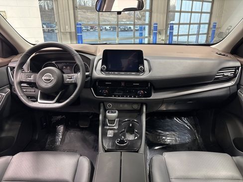 Used 2023 Nissan Rogue SV w/ SV Premium Package image 12