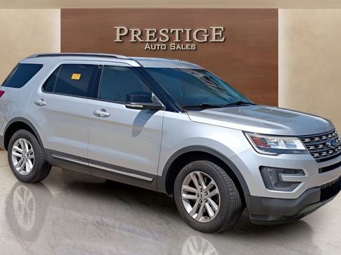 Used 2016 Ford Explorer XLT w/ Equipment Group 202A FWD image 13