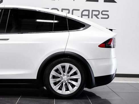 Used 2020 Tesla Model X Long Range image 15
