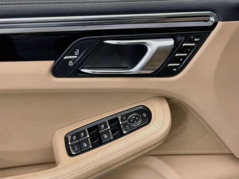Used 2025 Porsche Macan S AWD/4WD image 23