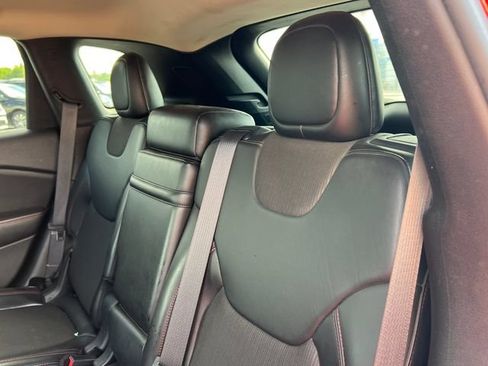 Used 2017 Jeep Cherokee Trailhawk w/ Cold Weather Group AWD/4WD image 5