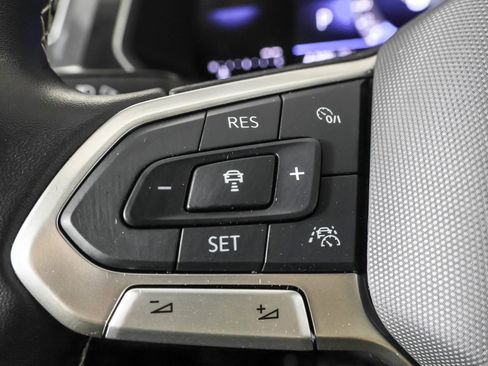 Used 2024 Volkswagen Tiguan SE image 25