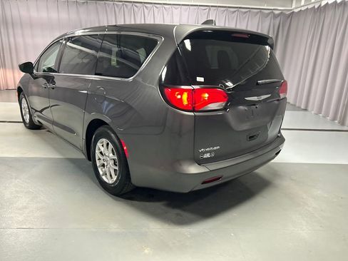 Used 2023 Chrysler Voyager LX image 5