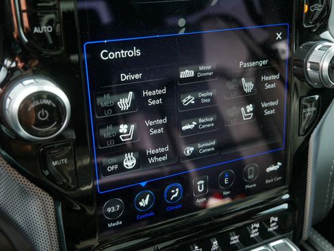 Used 2020 RAM 1500 Limited w/ Black Appearance Package AWD/4WD image 30
