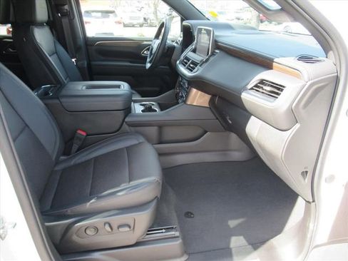 Used 2024 Chevrolet Suburban High Country w/ Advanced Technology Package image 11