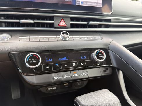 Used 2024 Hyundai Elantra SEL FWD image 9